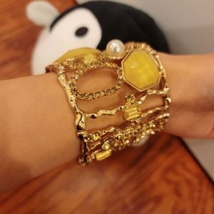 Stretch bracelet with pearl, stones, and rhinestones